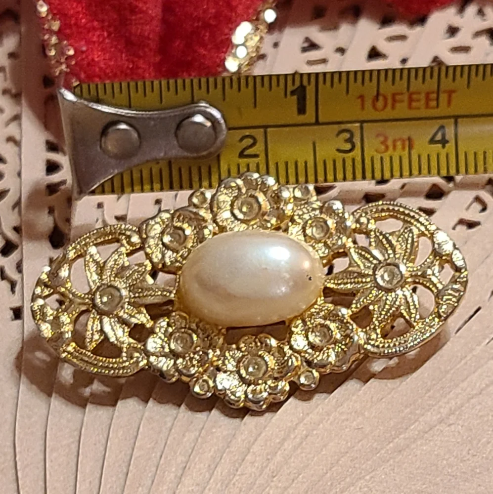 Unique Vintage Gold and Cream Brooch